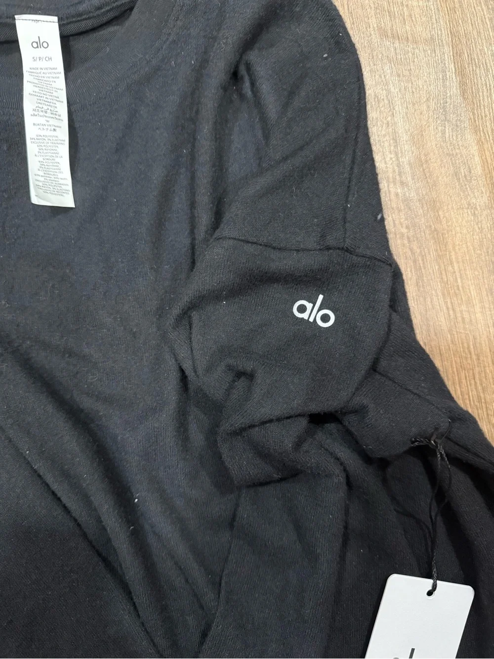 NWT ALO Yoga Black Crewneck Sweater - Picture 3 of 5